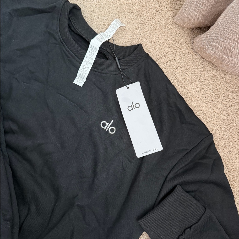 ALO Yoga Black Sweatshirt Short Set with Logo - Picture 2 of 3
